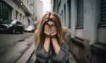 Gestul făcut de o fetiță în timp ce mama ei se lupta cu un atac de panică