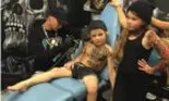 Un artist a început să tatueze copii și a explicat motivul pentru care o face