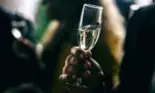 Care este riscul ciudat pe care îl prezintă șampania sau vinul spumant în perioada sărbătorilor