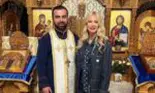 Andreea Bănică a fost aspru criticată din cauza ținutei pe care a purtat-o în biserică: „Mult prea scurtă fusta'