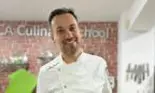 Cine e Ștefan Popescu, jurat la „Chefi la cuțite'. A făcut stagiul militar, unde a fost pompier la peste 135 de intervenții