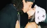 Vanessa Hudgens și Cole Tucker s-au căsătorit în mare secret după trei ani de relație. El este mai mic cu opt ani