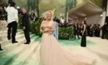 La 56 de ani, Pamela Anderson continuă să uimească cu aparițiile provocatoare. La Met Gala 2024 a dat dovadă de eleganță