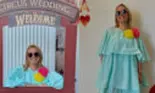 Rochia purtată de Andreea Esca la nunta Roxanei Hulpe n-a fost pe placul fanilor: „Nu arată bine deloc'. Cât costă ținuta
