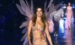Cine e Andreea Diaconu, românca de 33 de ani care a defilat la Victorias Secret Fashion Show 2024. În culise s-a distrat cu Gigi Hadid