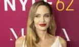 Angelina Jolie își arată cicatricile după mastectomie pentru prima dată, la mai bine de un deceniu de la operație