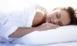 Alimentele pe care trebuie să le eviți seara. Îți sabotează somnul fără să știi