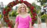 Simona Gherghe, în costum de baie pe plaja din Grecia. Cum a fost surprinsă vedeta alături de soțul ei