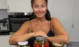 Gogoșari în oțet după rețeta Gabrielei Cristea. Cum prepară vedeta murăturile