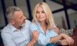 Menopauza, un important test de cuplu. Ghidul bărbaților pentru înțelegerea menopauzei