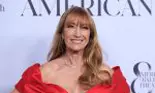 Jane Seymour are 74 de ani, dar se simte ca la 40. Cum se menține actrița, care recunoaște că e activă în dormitor: „Lucrez 12-14 ore pe zi'