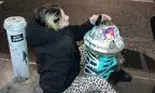 Fiica adoptivă a lui Ilie Năstase a ajuns pe străzi și cere bani. De ce tatăl ei refuză să o ajute