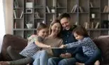 3 bărbați din zodiac foarte atașați de căminul și de familia lor