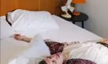 Trucul ciudat care te ajută garantat să dormi neîntors pe caniculă