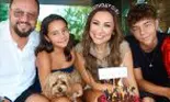 Petrecere cu mâncare din belșug la aniversarea Andrei Măruță. Parizerul după o rețetă specială a fost preferatul invitaților