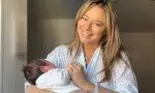 Imagine cu Laura Cosoi la două săptămâni după ce a născut a cincea oară. Vedeta s-a pozat în fața oglinzii. „Mai am până îmi revin'