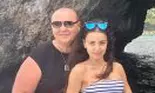 Imagini cu Nick Rădoi și fiul Mădălinei Apostol, în aeroport. Familia se pregătește de înmormântare. „Prima oară a fost la o clinică'
