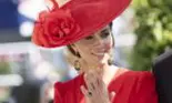 Cea mai frumoasă apariție de la Royal Ascot! Kate  Middleton a purtat culoarea pasiunii la celebrul eveniment
