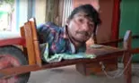 Un bărbat născut fără membre a sfidat toate obstacolele când și-a crescut singur cele două fiice
