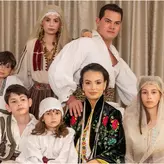 Vedetele din România cu cei mai mulți copii. Cine sunt „mamele eroine” din showbiz, în 2026