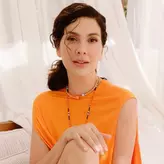 Bergüzar Korel, pe coperta revistei HELLO! Turcia: „Pun mai mult preț pe fericire decât pe a avea dreptate”