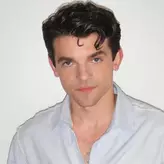 Un nou Poirot la orizont! Edward Bluemel scrie istorie ca cel mai tânăr actor care îl joacă pe legendarul detectiv