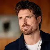 Tensiune maximă în finalul sezonului 4 din „Sullivan’s Crossing” la DIVA! Interviu exclusiv cu actorul Marcus Rosner: „Actoria este ca o vacanță”