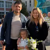 Laura Cosoi, fotografii rare alături de Cosmin Curticăpean și cele cinci fiice. Vera a început clasa pregătitoare