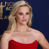 Reese Witherspoon, apariție de milioane în roz din cap până în picioare! Cum arată „Blonda de la drept” la 50 de ani