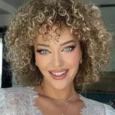 Alexia Țalavutis a împlinit 36 de ani! Tort și ținută glamour... direct pe beton: „Viața mea e între Pinterest și șantier”
