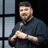 „Atenție, vin urșii!” Turneul național prin care Micutzu sărbătorește 20 de ani de stand-up comedy. În ce orașe ajunge