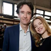 Natalia Vodianova este însărcinată pentru a șasea oară! Supermodelul a dat vestea pe coperta Vogue France. Pictorialul i-a cucerit pe fani