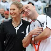 Cum arată Andre, fiul lui Agassi și Steffi Graf, la 24 de ani. A refuzat să calce pe urmele părinților săi, dar scrie istorie în alt sport