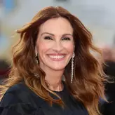 Julia Roberts, apariție rară alături de fiul ei, Henry. Tânărul a împlinit 19 ani și este mai înalt decât mama lui
