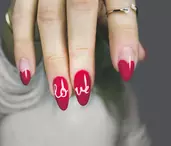 N-ai timp de salon? Iată cum obții manichiura dorită acasă