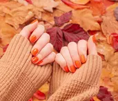 Culori de ojă la modă în octombrie pentru femeile dinamice și îndrăznețe