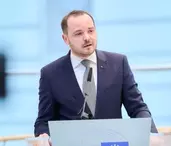 Când și unde ne putem vedea istoricul medical. Anunțul ministrului Sănătății! Sfârşitul hârtiilor şi al birocraţiei