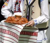 Primește musafiri duminica să ai noroc! Cele mai populare credințe și superstiții despre zilele de duminică