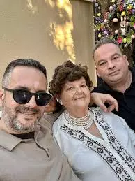 Madalin Ionescu si mama sa (4)