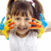 Adormim mai repede tinandu-ne de mana