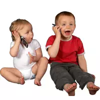 Un batran fericit de regasirea telefonului