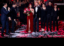 O româncă va reprezenta Elveţia la Eurovision 2017: „Mă simt onorată că publicul elveţian ne-a primit cu braţele deschise”