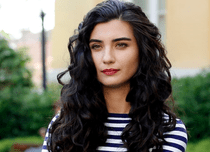 Tuba Büyüküstün revine la tv în serialul „Dragoste de contrabandă”