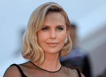 Charlize Theron neagă că ar fi fost logodită cu Sean Penn