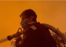 Cine e actorul celebru care luptă alături de pompieri împotriva incendiilor devastatoare din sudul Turciei