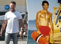 Cum arată și cu ce se ocupă astăzi David Charvet. Frumușelul din „Baywatch” nu mai e la prima tinerețe, dar continuă să cucerească fanele