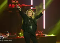 Bonnie Tyler a ieșit din comă, dar rămâne la terapie intensivă după o operație de urgență. Vești de ultimă oră despre artistă