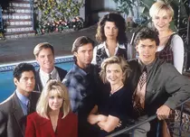 Se pregătește o continuare a serialului „Melrose Place”. Tot ce știm până acum despre acțiune și distribuție