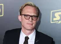 Paul Bettany i se alătură lui Will Sharpe în miniseria „Amadeus”. Ce știm până acum despre această ambițioasă producție