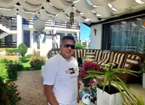 Cât costă un sejur la hotelul din Vama Veche al lui Ovidiu Komornyik. Turiștii sunt atrași de prețurile accesibile